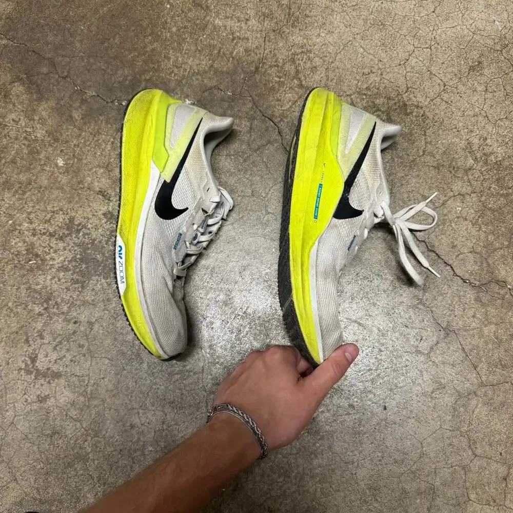 Nike Air Zoom Structure 25 Running Shoes in White/Cyber/Black